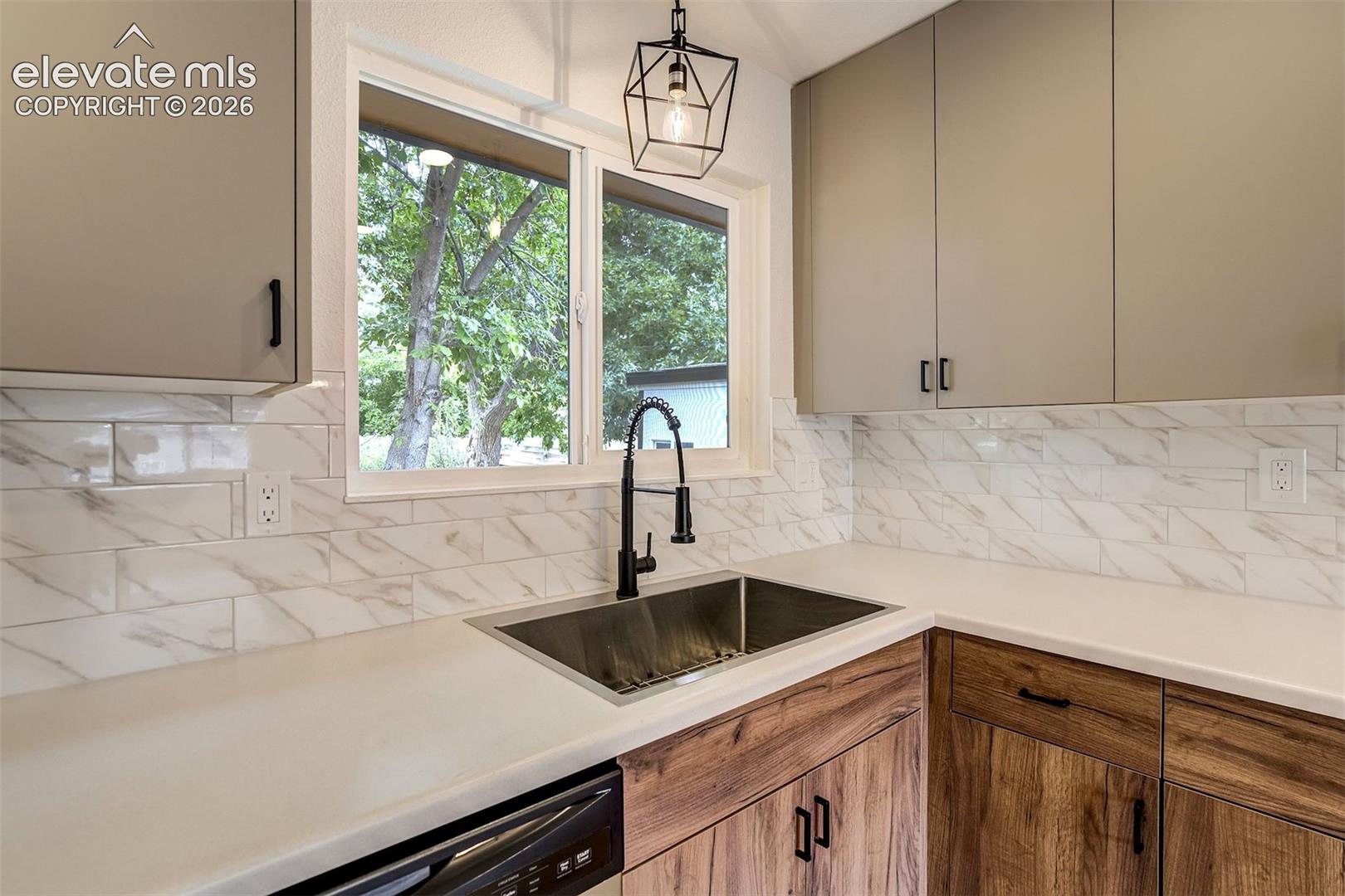 Photo 16 of 806 Querida Drive, Colorado Springs