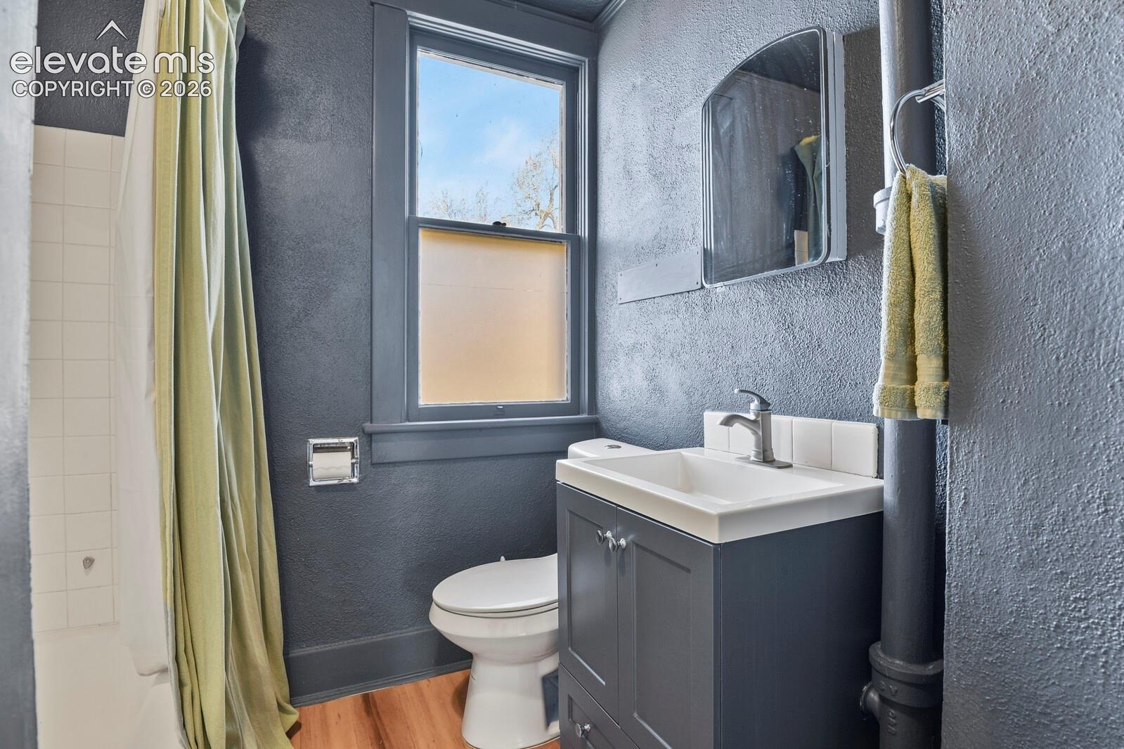 Upper level full bath