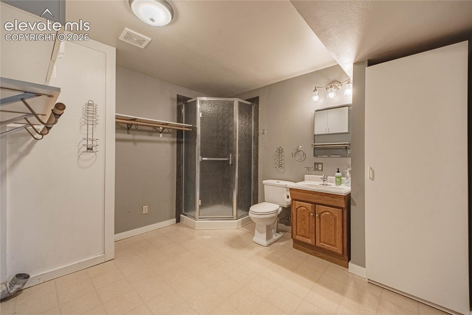 Laundry room/3rd ensuite bathroom