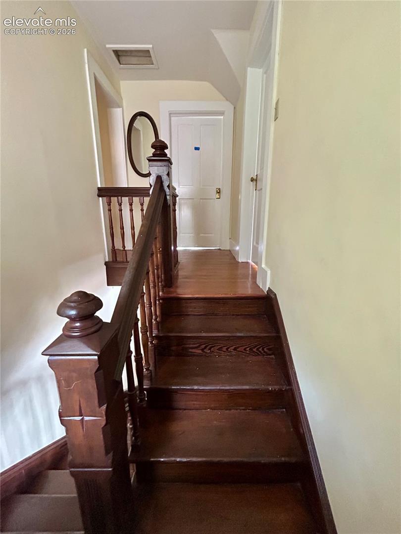 Main House/602: Beautiful stairs lead to the upstairs bedrooms and bath