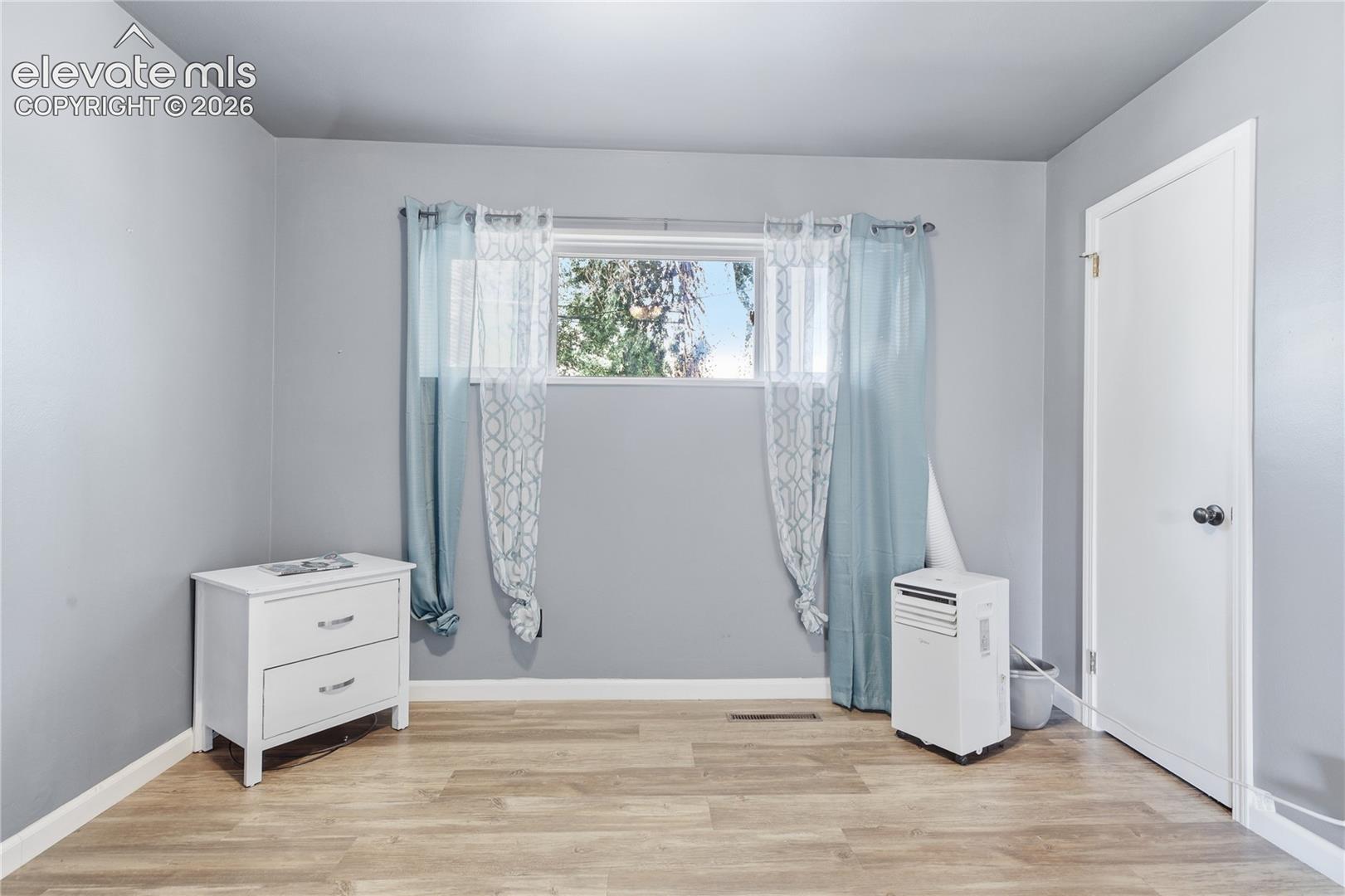 EQUIPPED WITH AN EVAPORATIVE COOLING UNIT