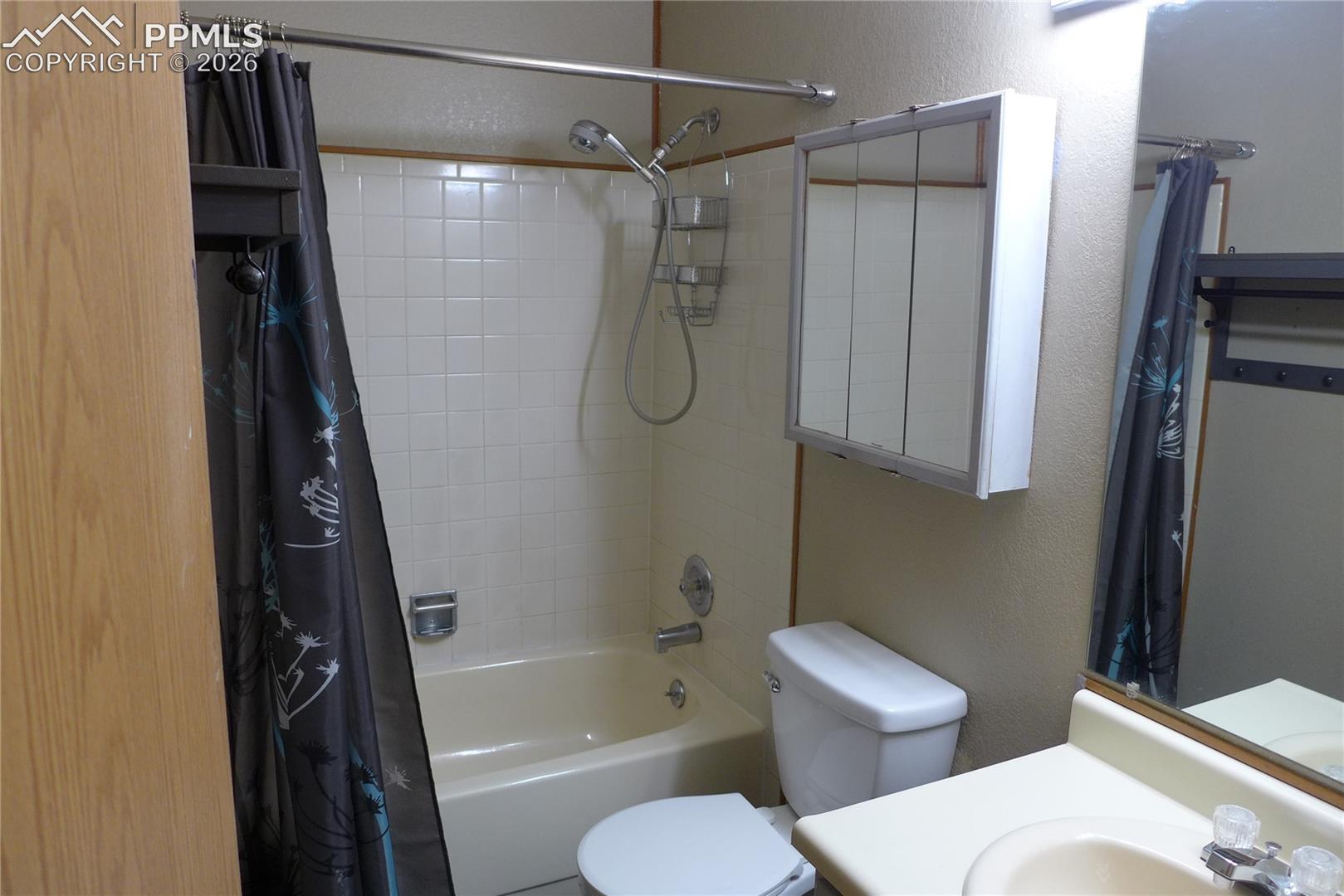 4825 Eldon Dr, Colorado Springs, CO 80916