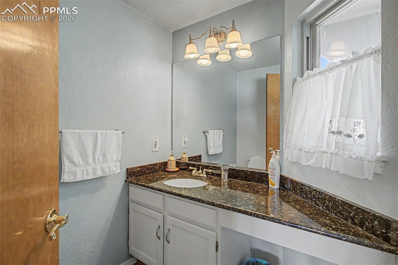 Main level 1/2 bathroom.