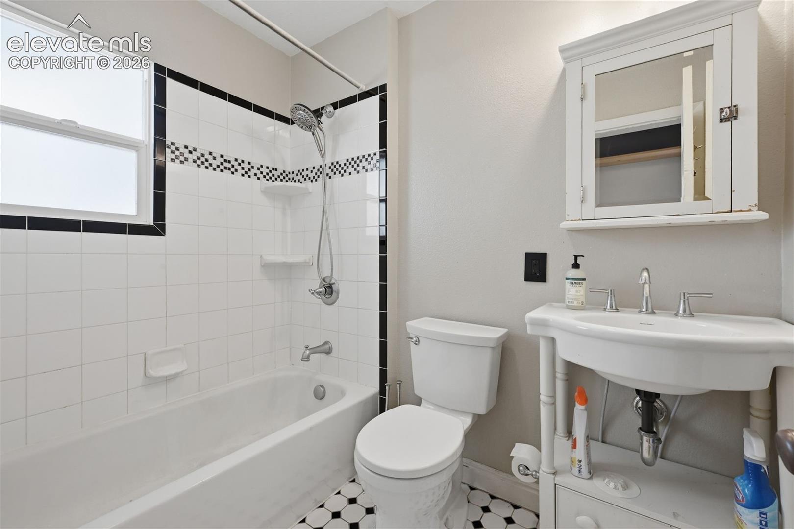 Photo 13 of 631 E Willamette Avenue, Colorado Springs