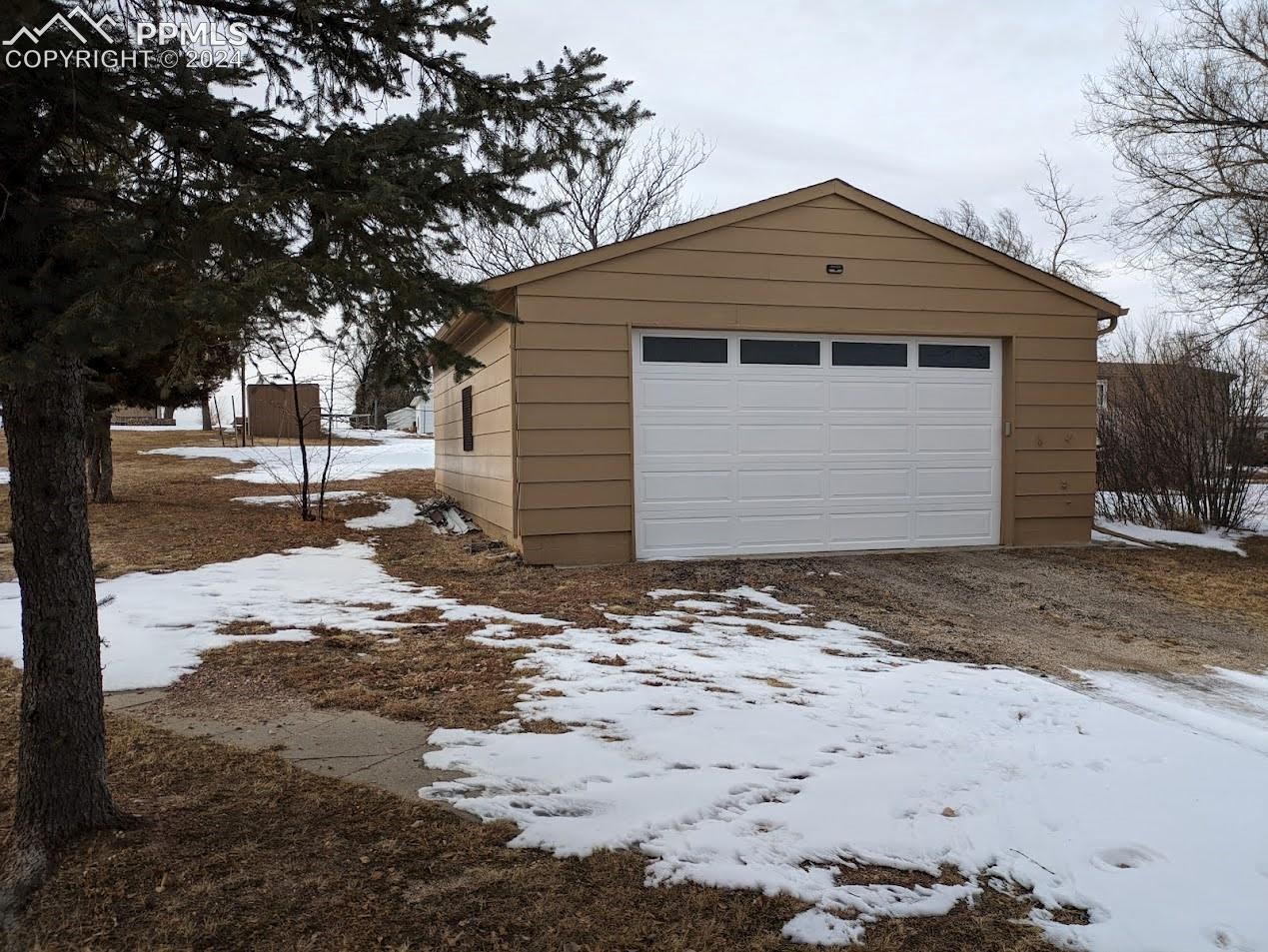 Garage 20' x 40'
