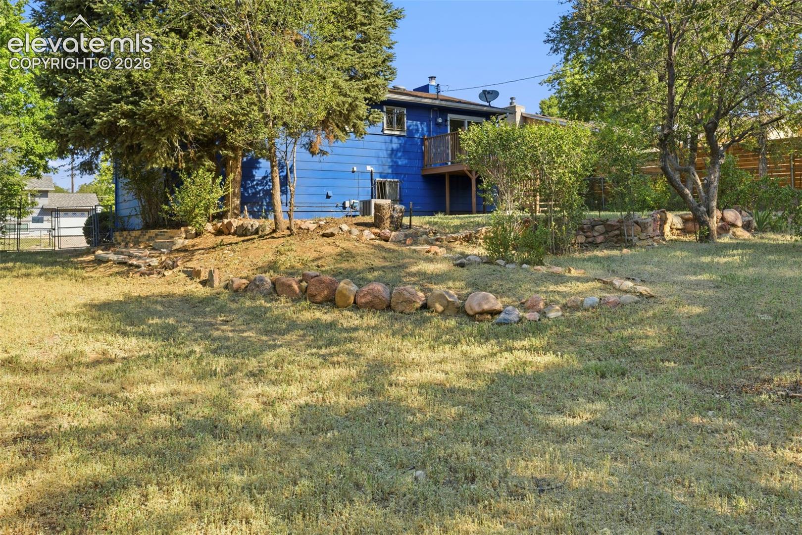 Large yard great for entertaining