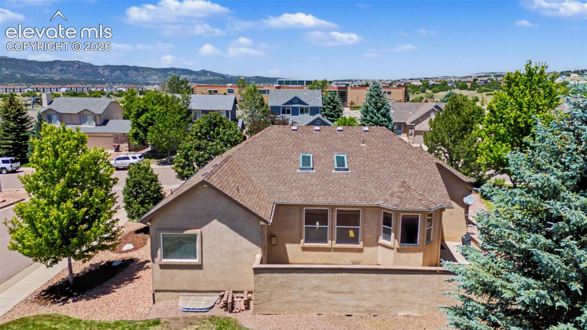 Near Schools, Shopping, Dining, and Medical Facilities!