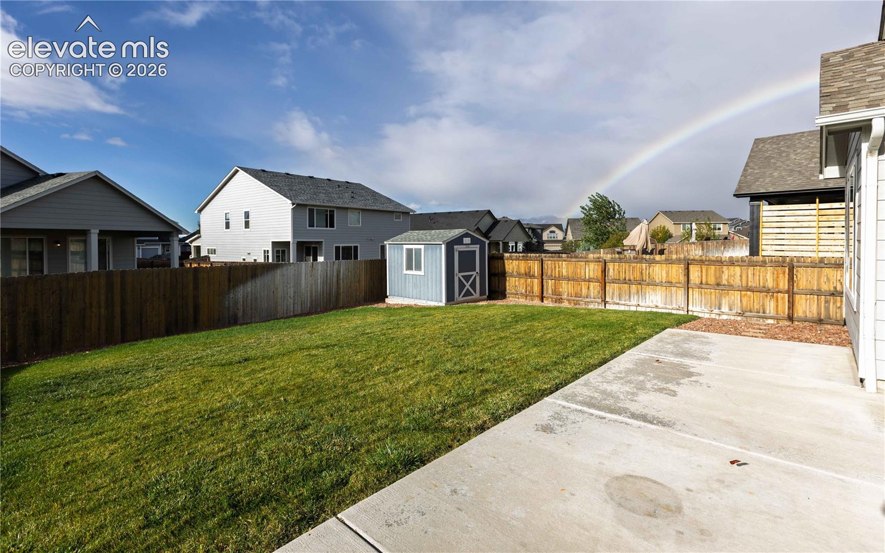 You will have views of mountains from this patio.
Not AI.. photographer caught the rainbow