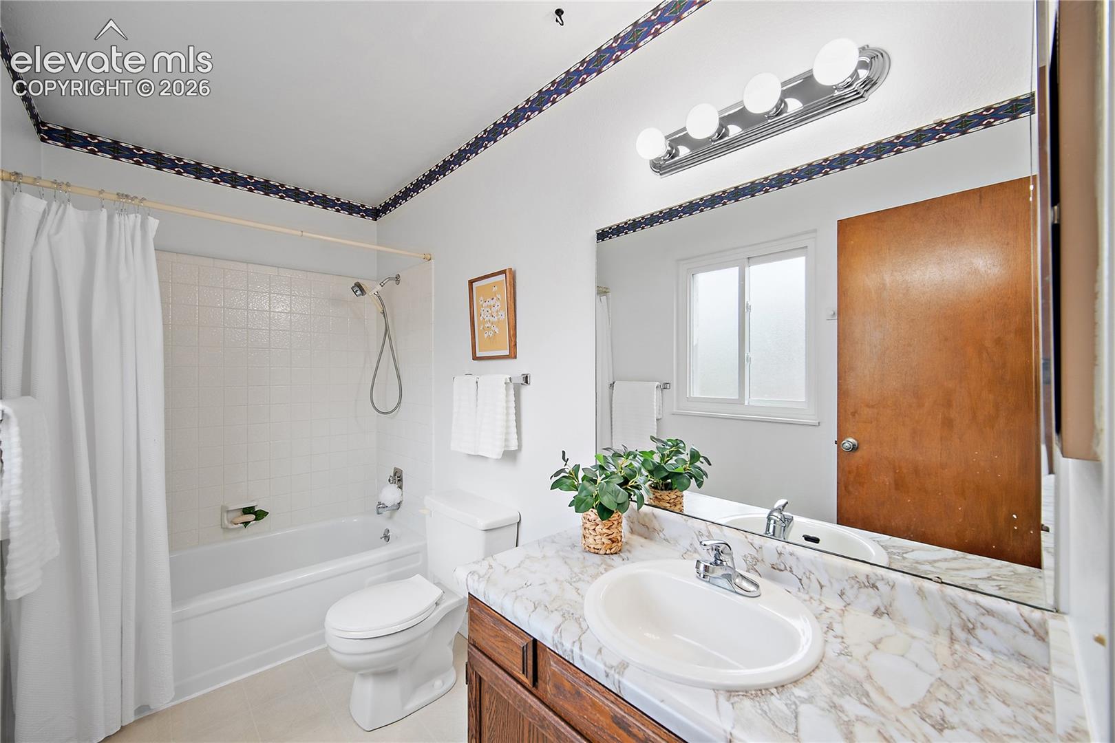 Upstairs full bath