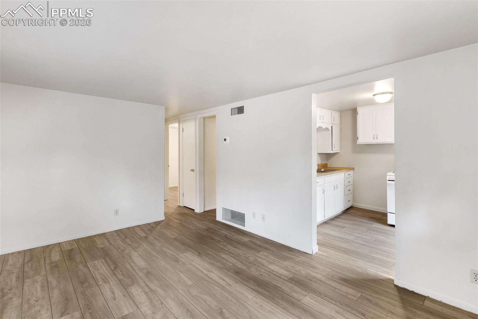 Photo 8 of 1531 W Cheyenne Road, Colorado Springs