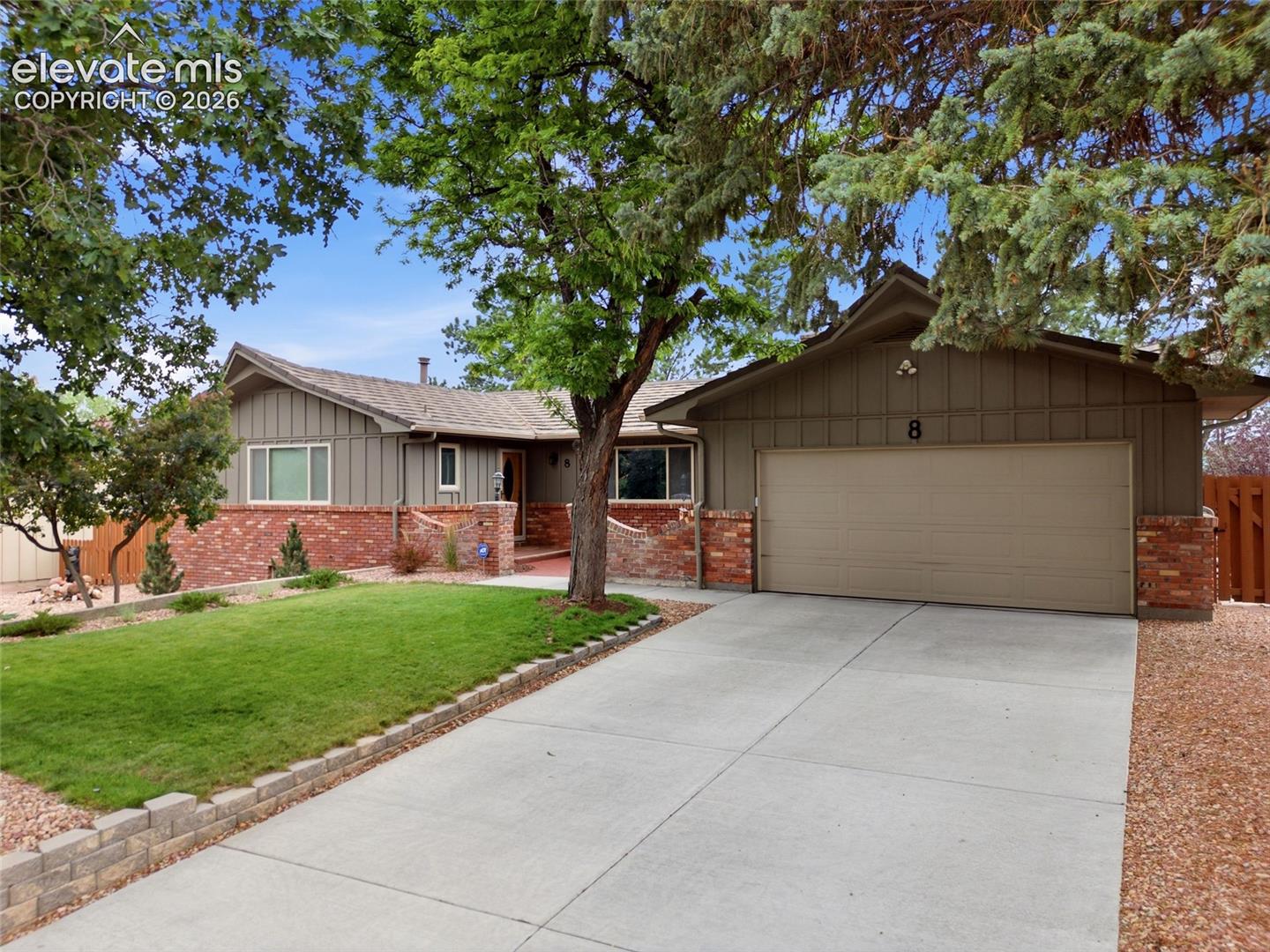 8 Raven Hills Court