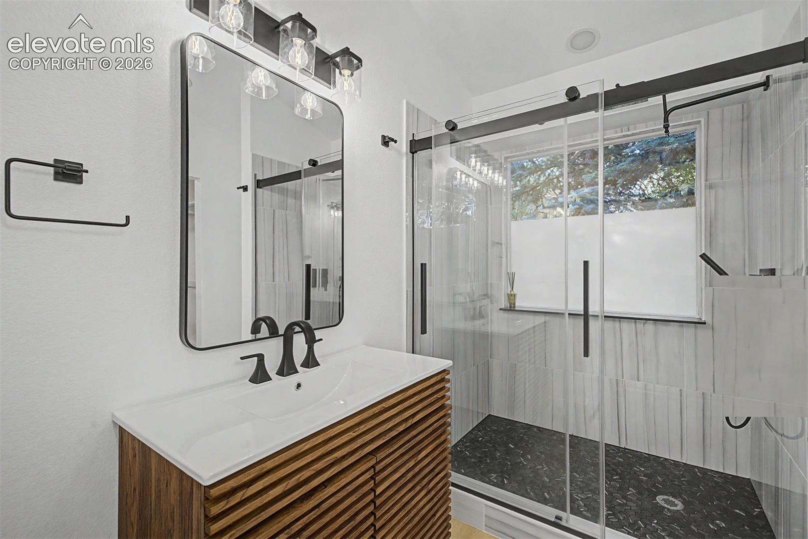 Primary 4 piece bathroom, beautifully updated