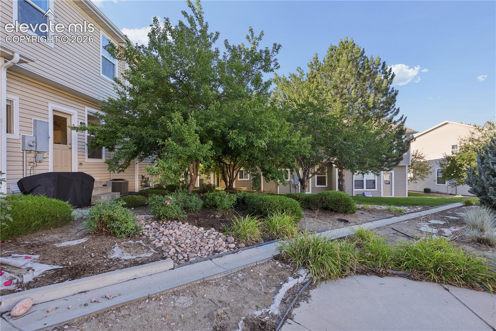 Private, Common area behind unit