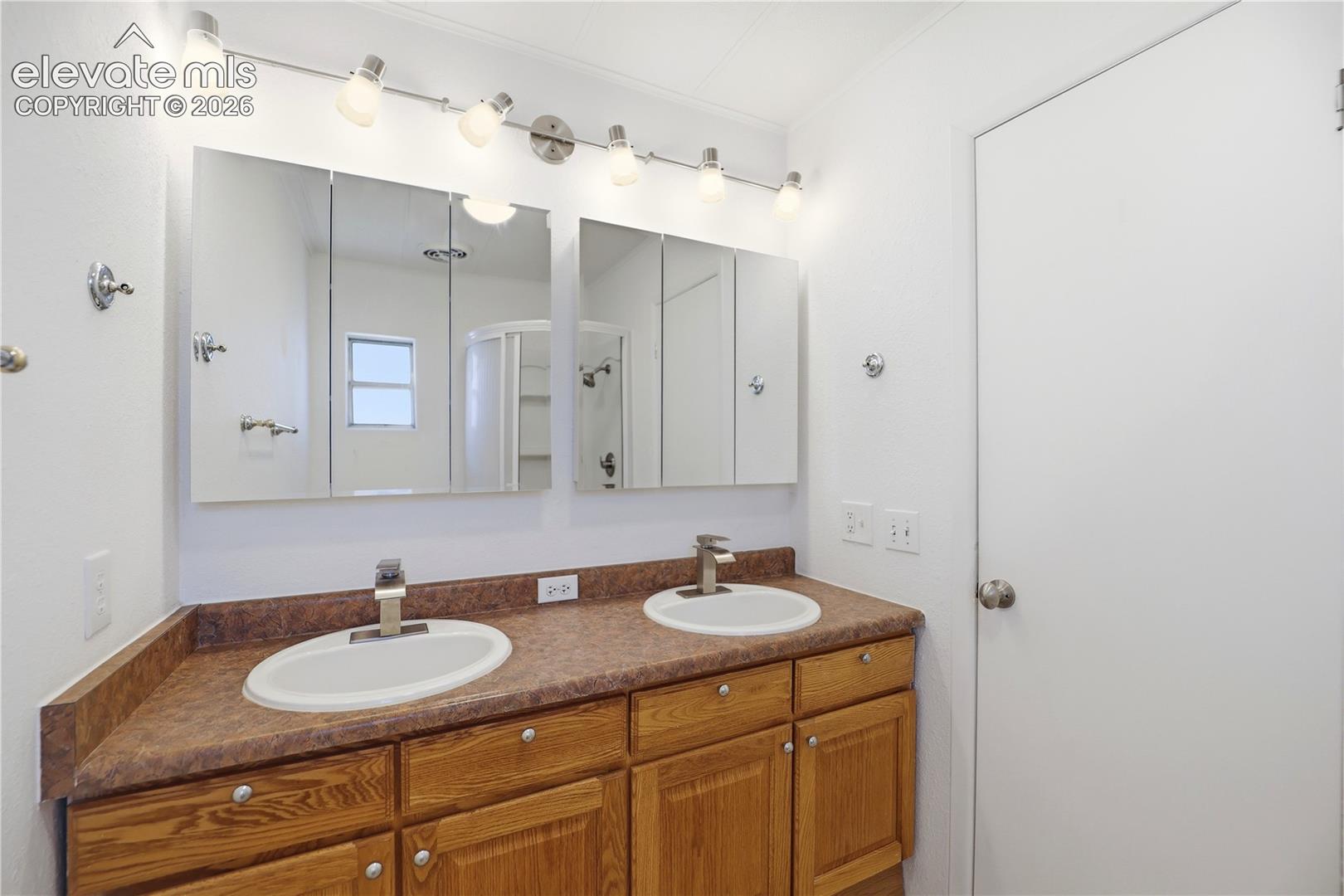 Free Standing Shower, Jack And Jill Sinks