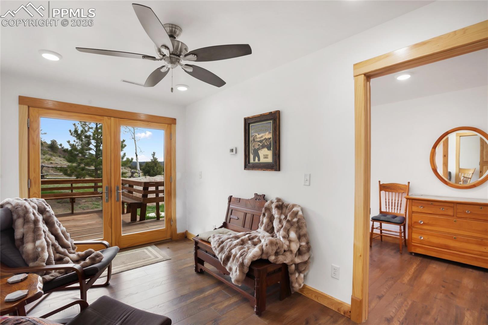 Who knew the entry way could be so inviting?