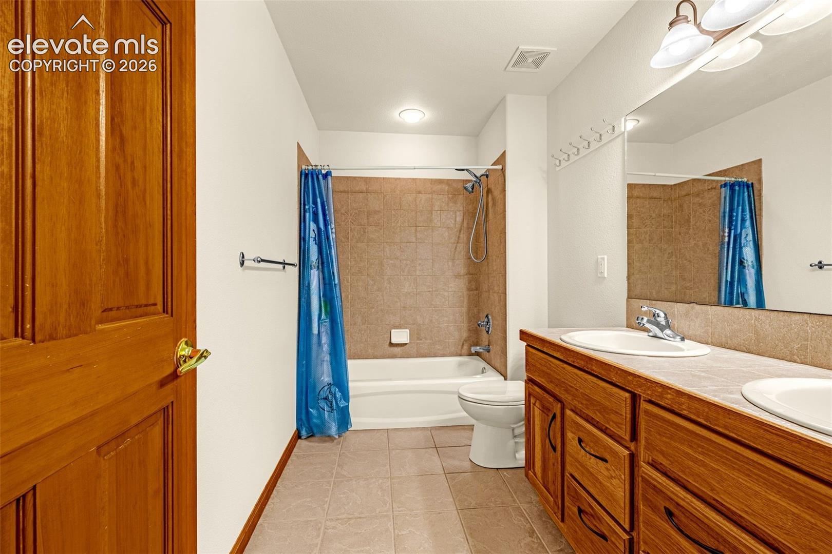 Upstairs Full Hall Bath
