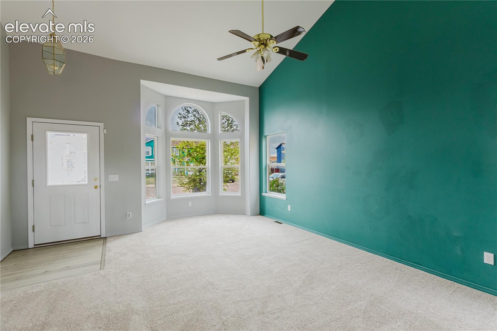 Formal Living room/entry