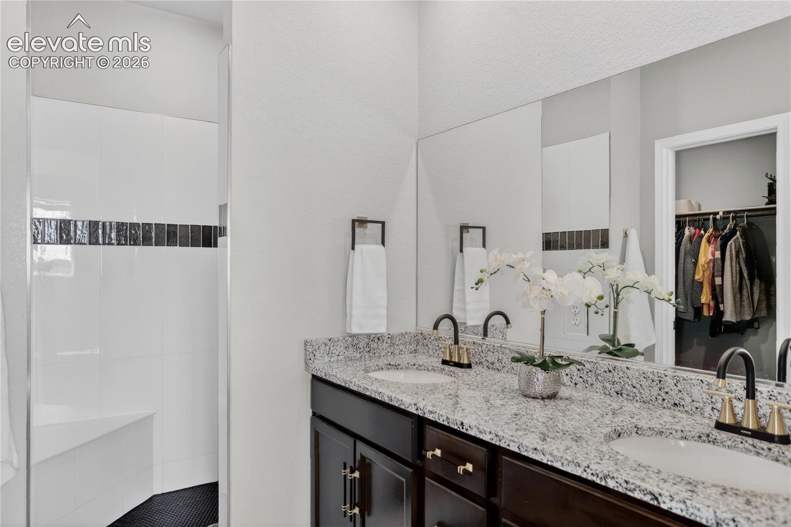 En-suite primary bath
