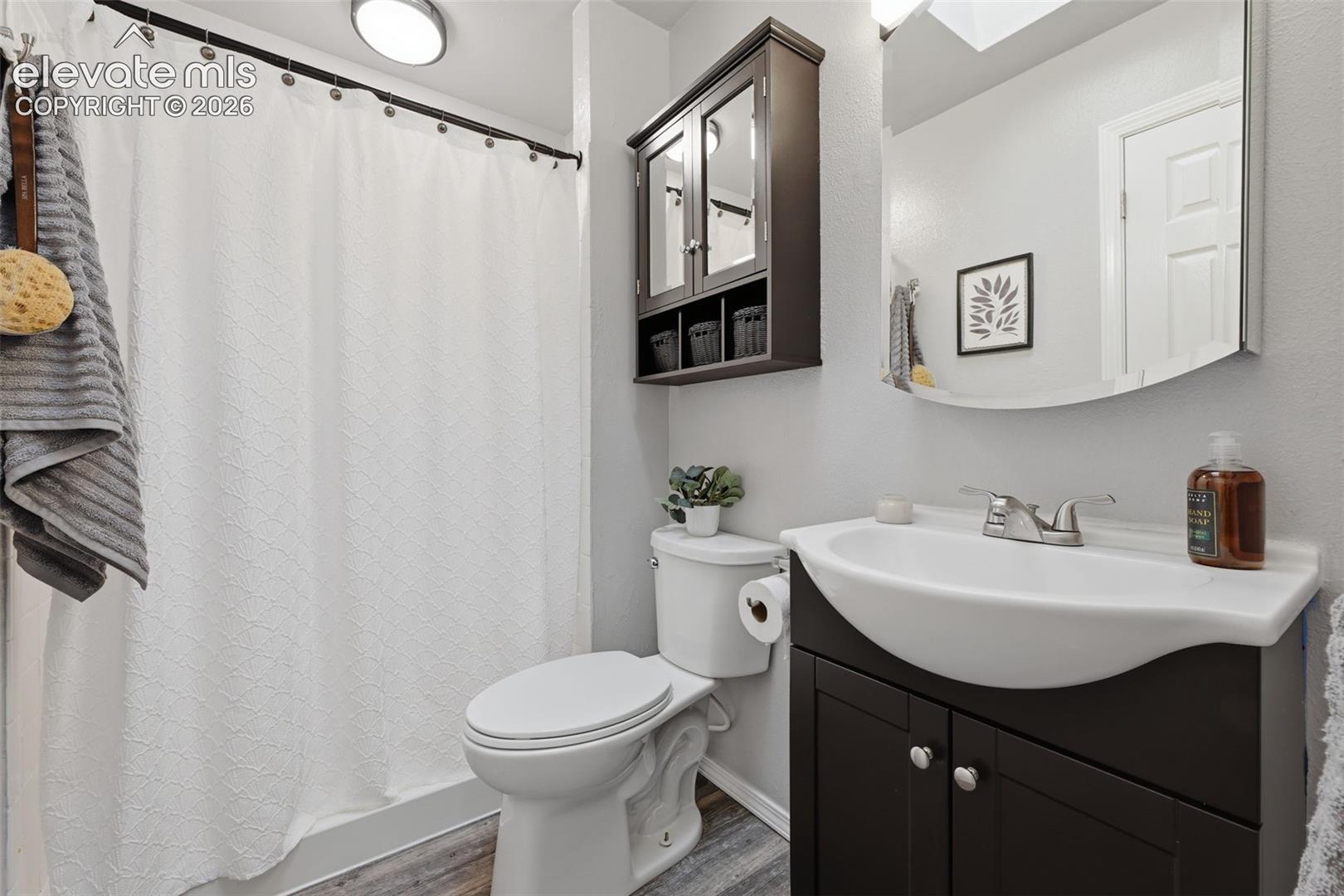 Upper level 3/4 bathroom