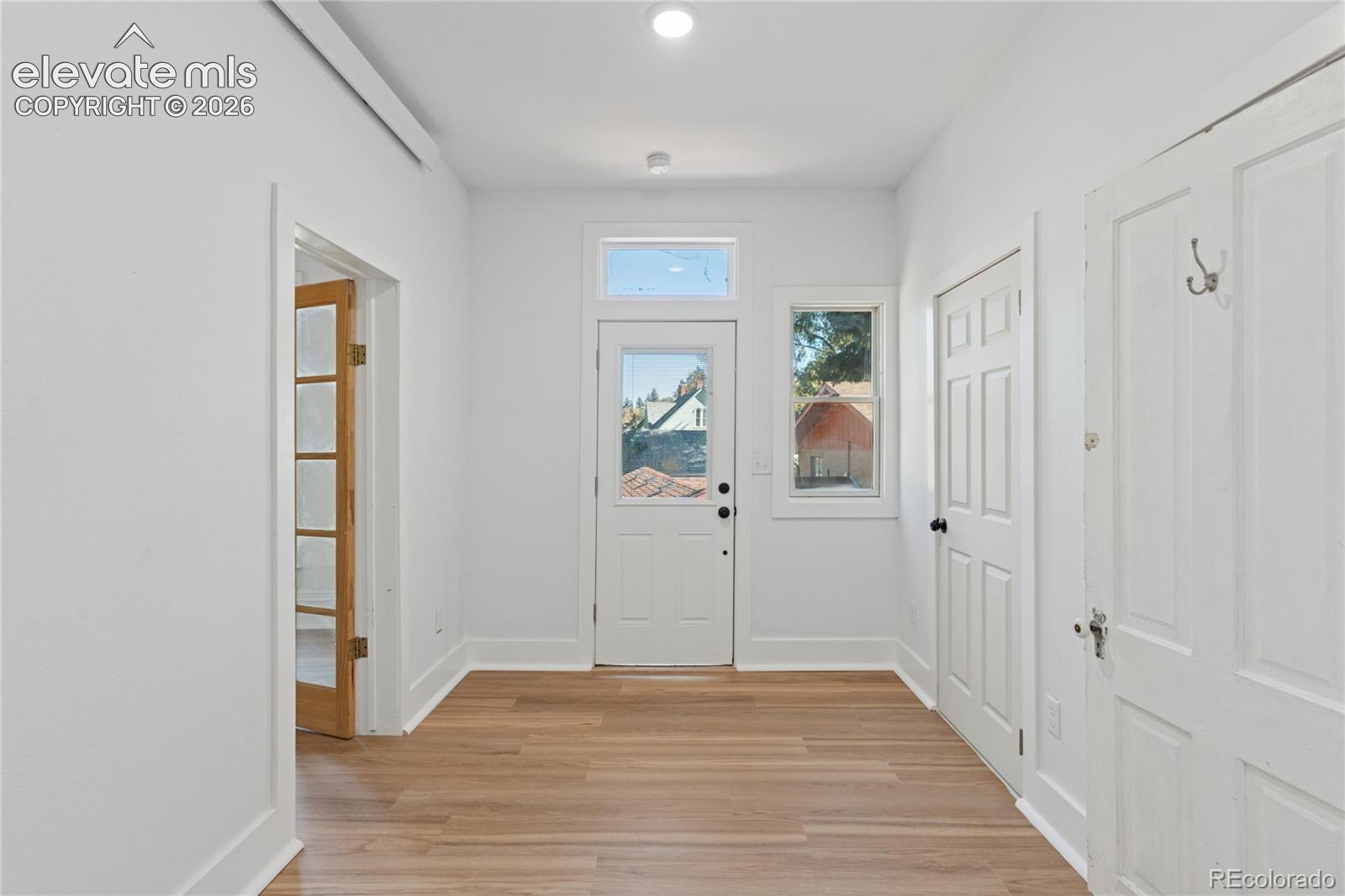 Main-level flat also has
a side entrance