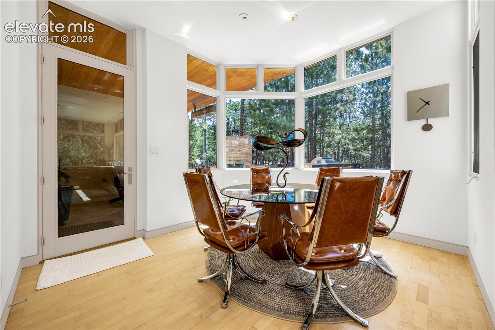 Breakfast nook & pantry