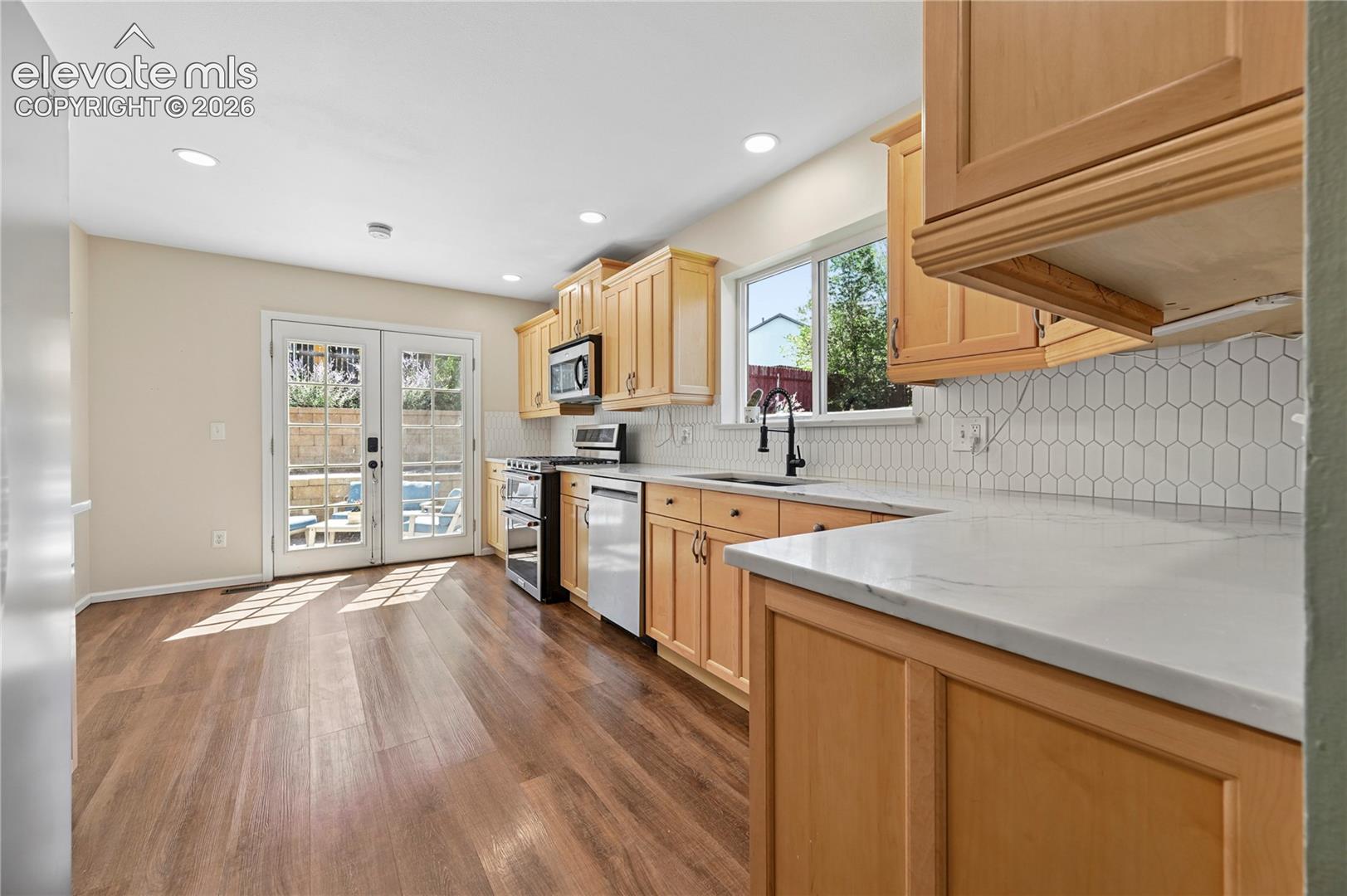 Kitchen quartz coutertops