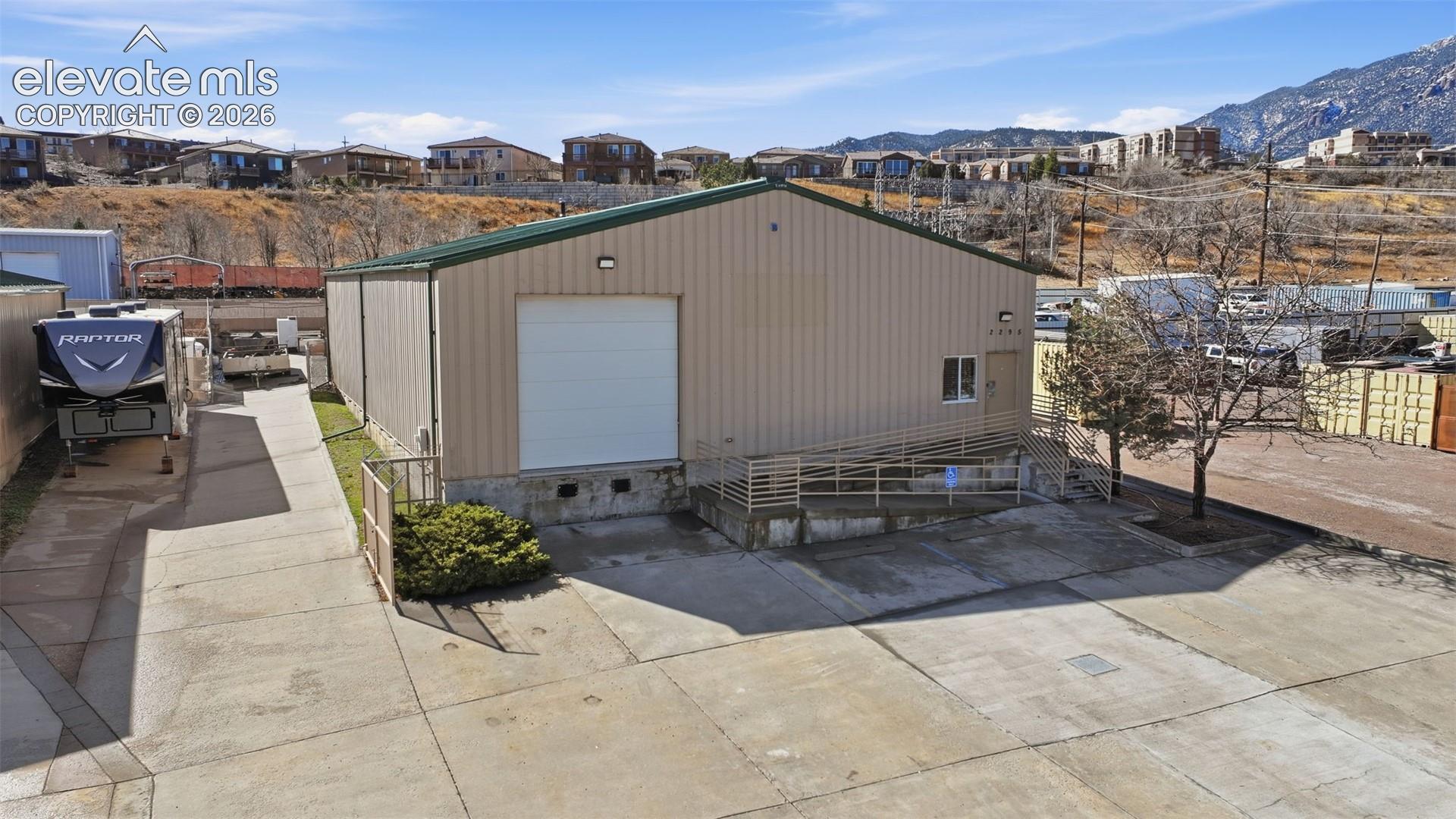 Easy-access commercial building with parking and 12' x 12' roll-up door