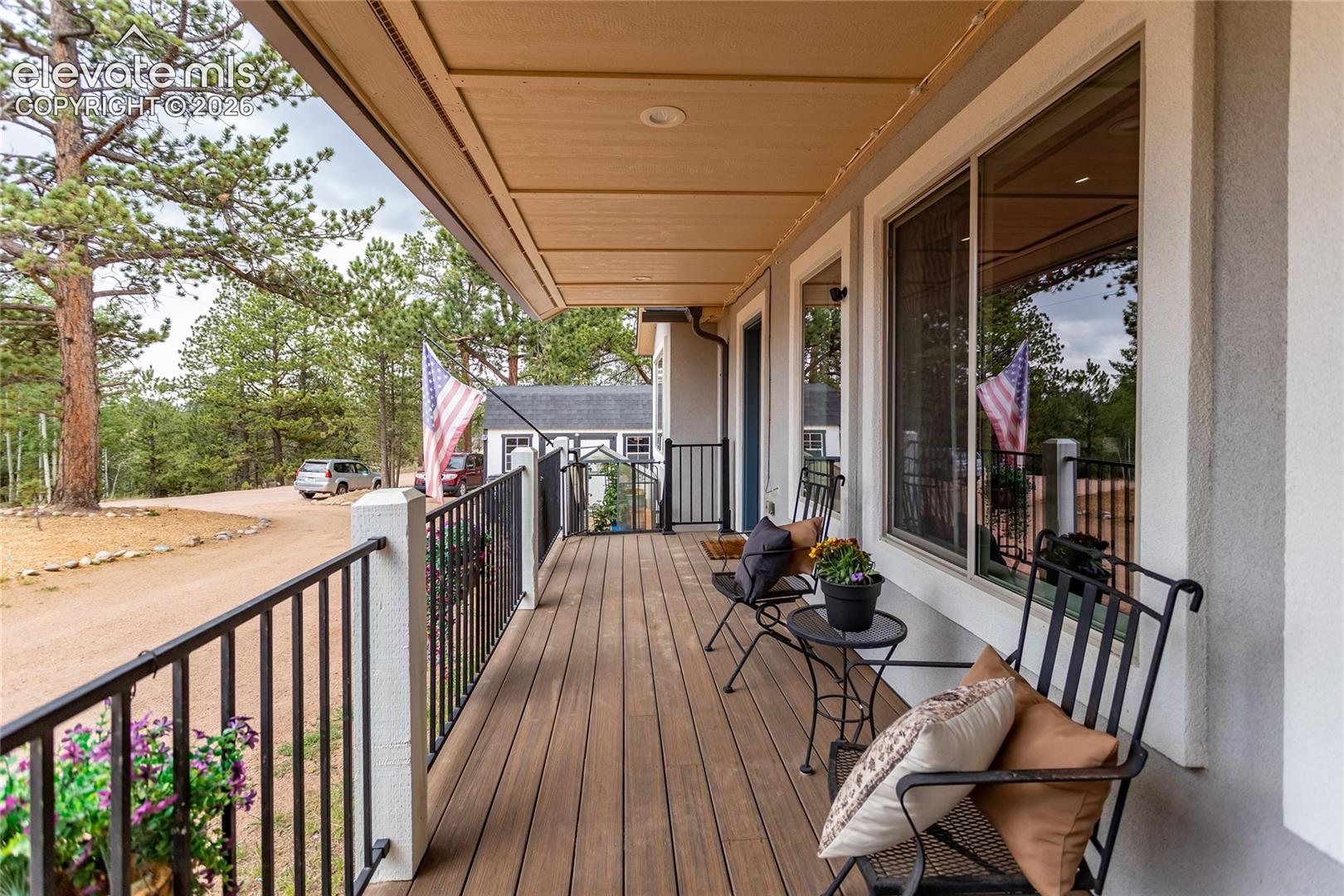 Covered Front Porch. 