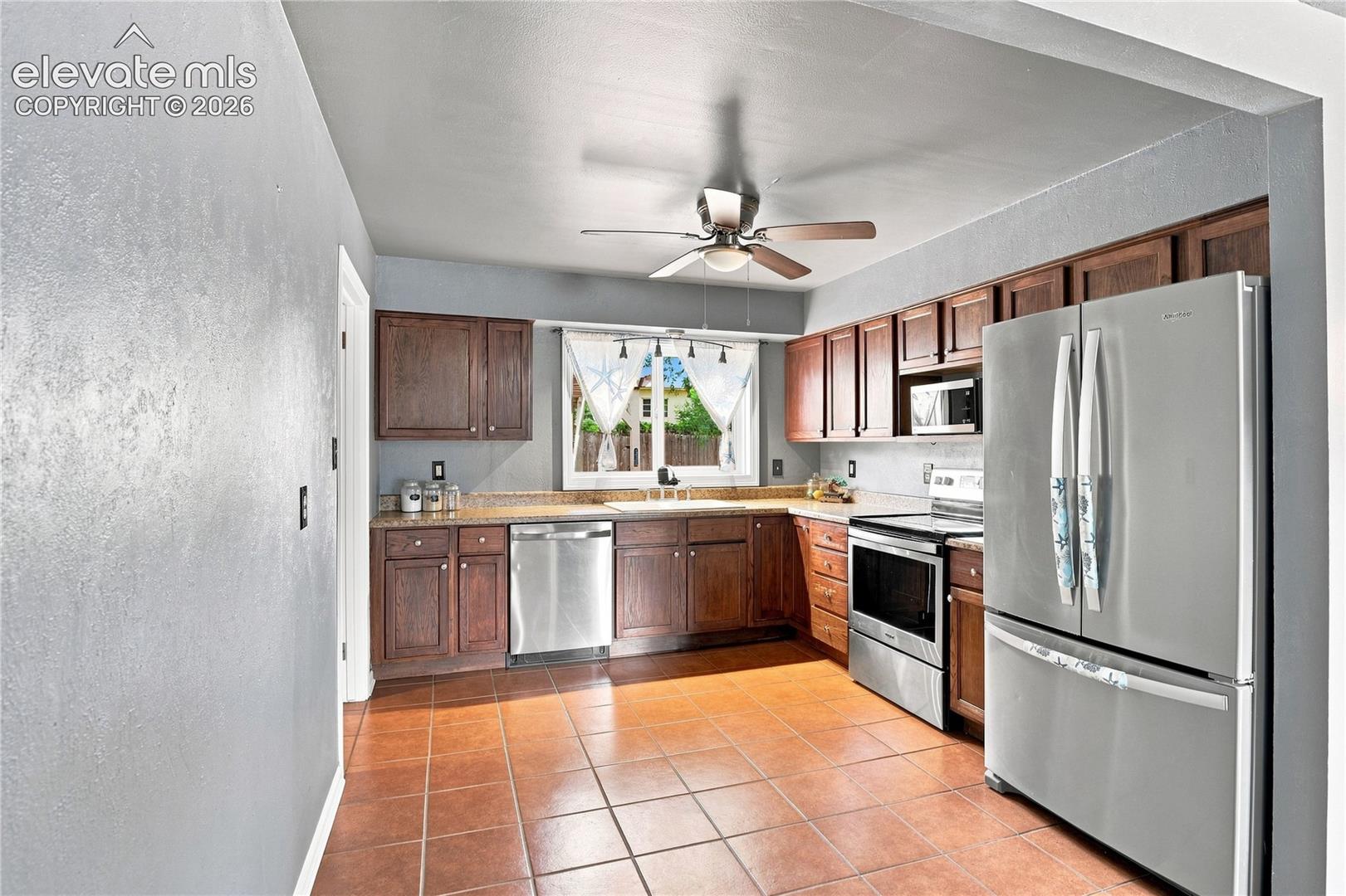 STAINLESS STEEL APPLIANCES, FILTERED DRINKING WATER AND AMPLE CABINETRY