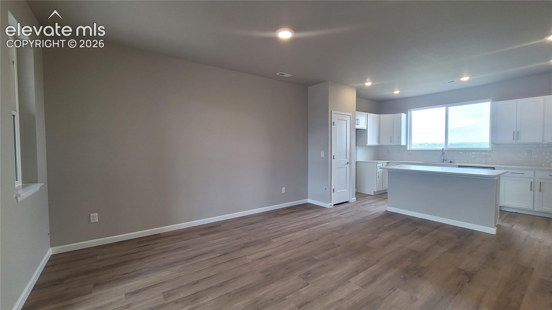 Dining area with LVP flooring ready to host dinner parties! 