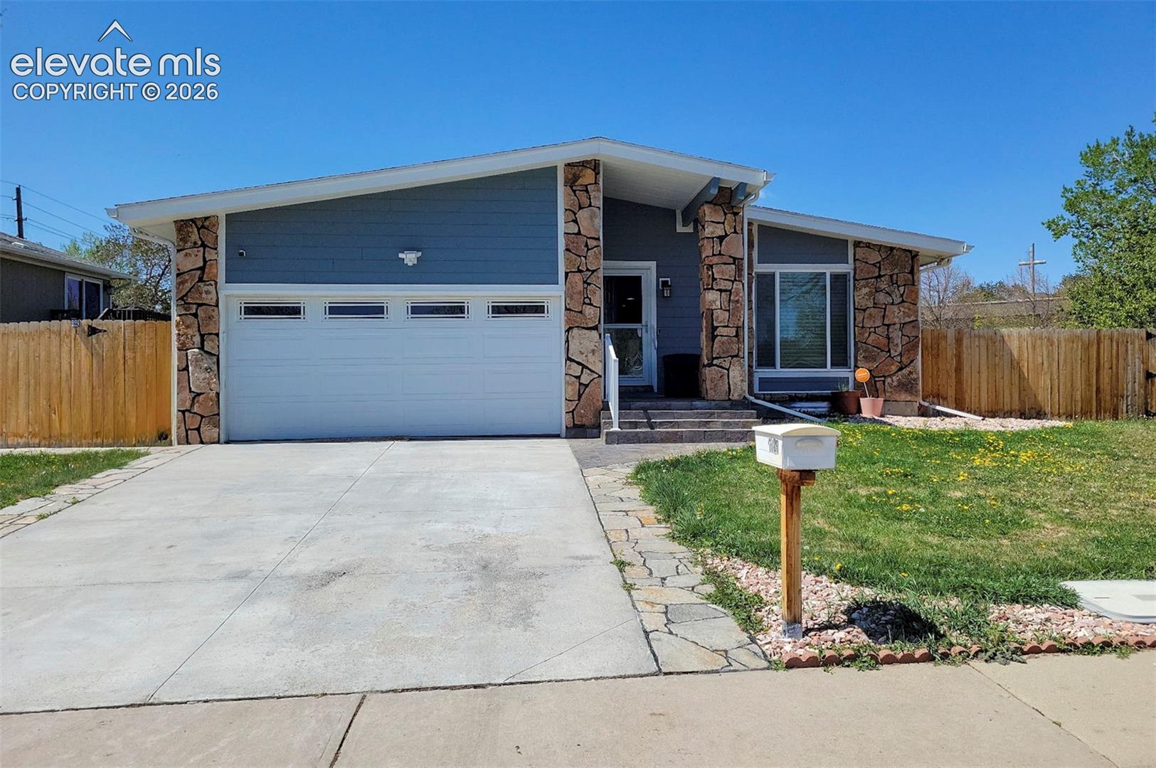 1089 S Johnson Way, Lakewood, CO 80226