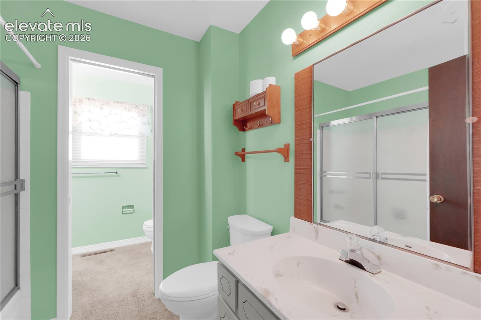 Upper level full bath
