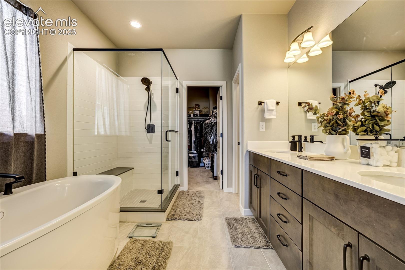 Spa-Inspired Serenity |
Designed for relaxation, featuring a freestanding soaking tub, expansive shower, and refined finishes.