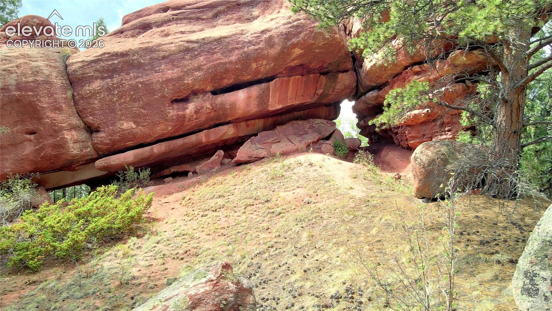 Come see the amazing Vulture Rock, it's so captivating!