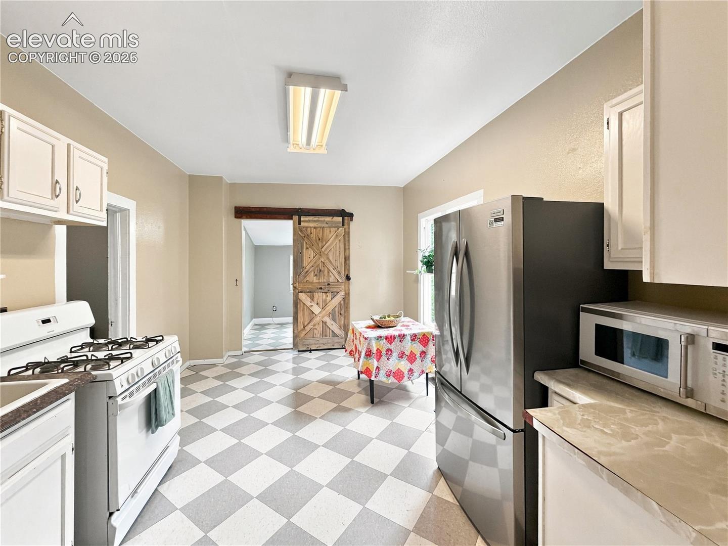 Photo 9 of 631 E Willamette Avenue, Colorado Springs