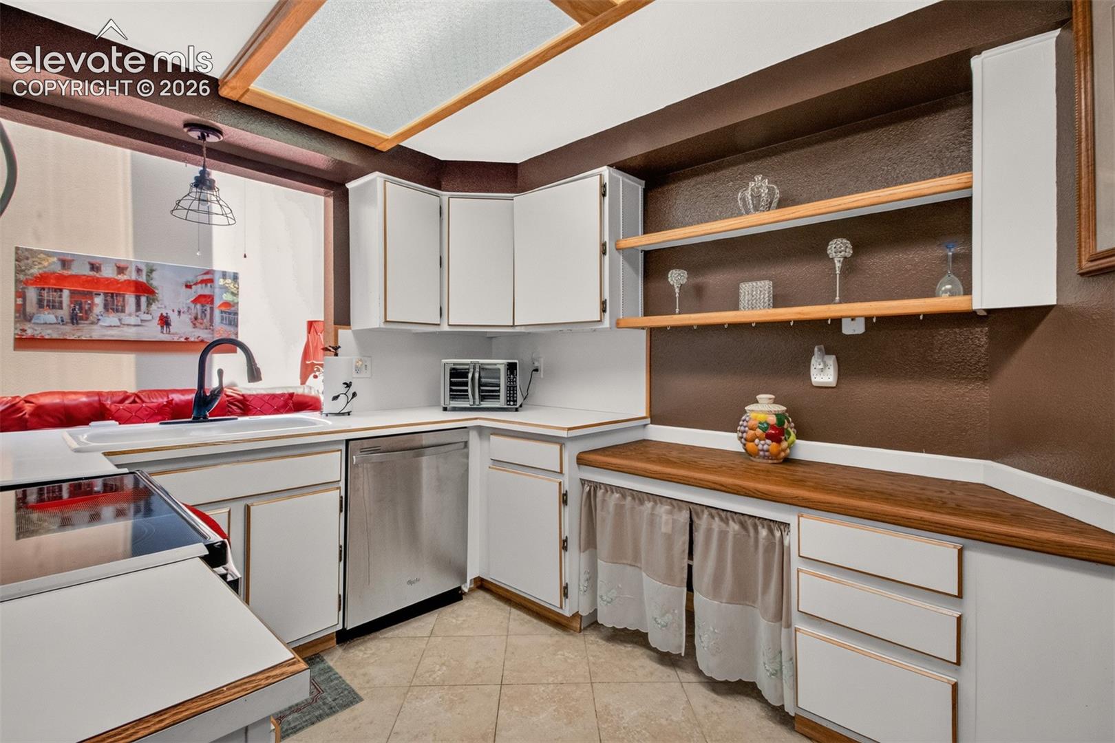 Beautiful Kitchen with plenty of cabinet space