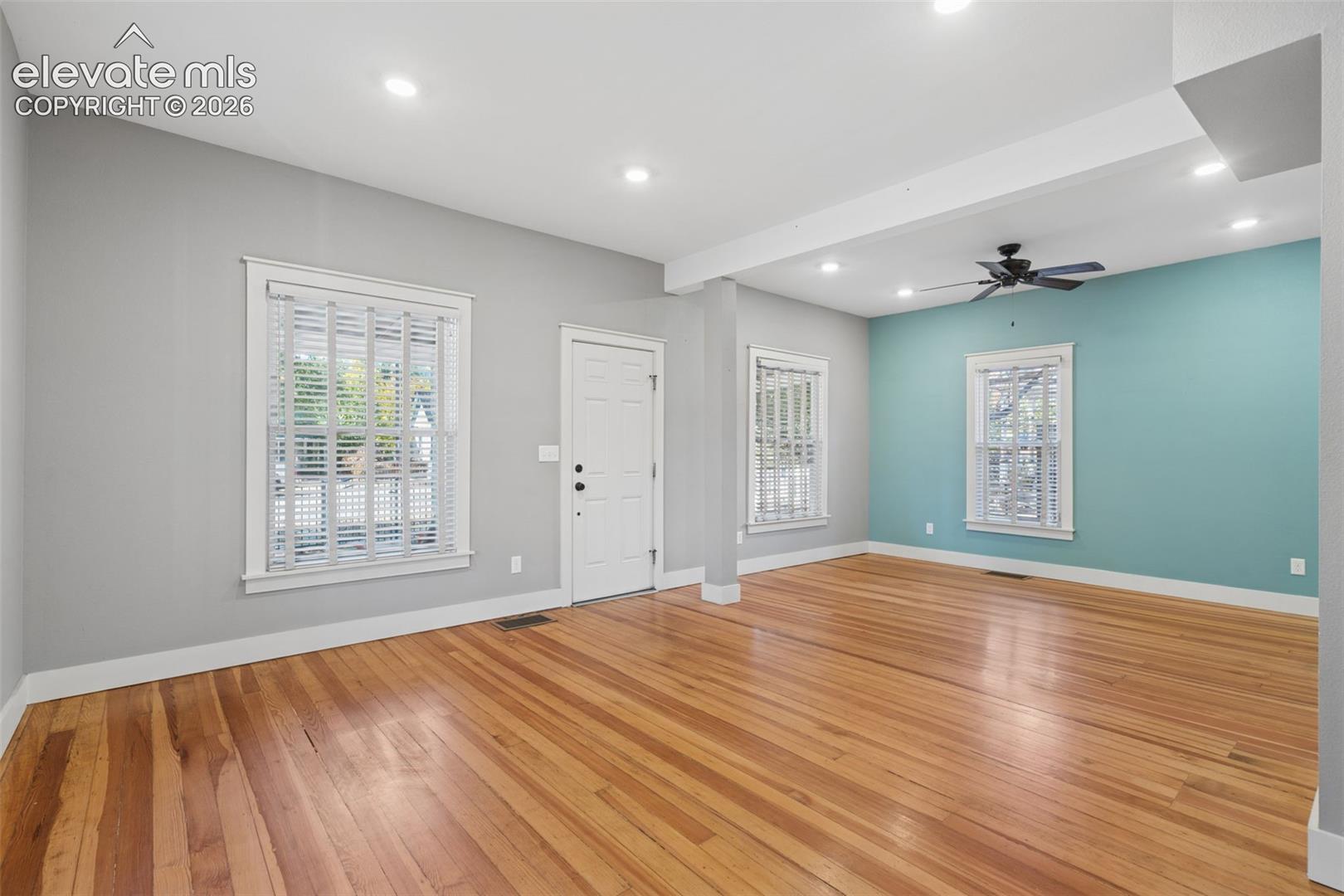 Living room/dining room