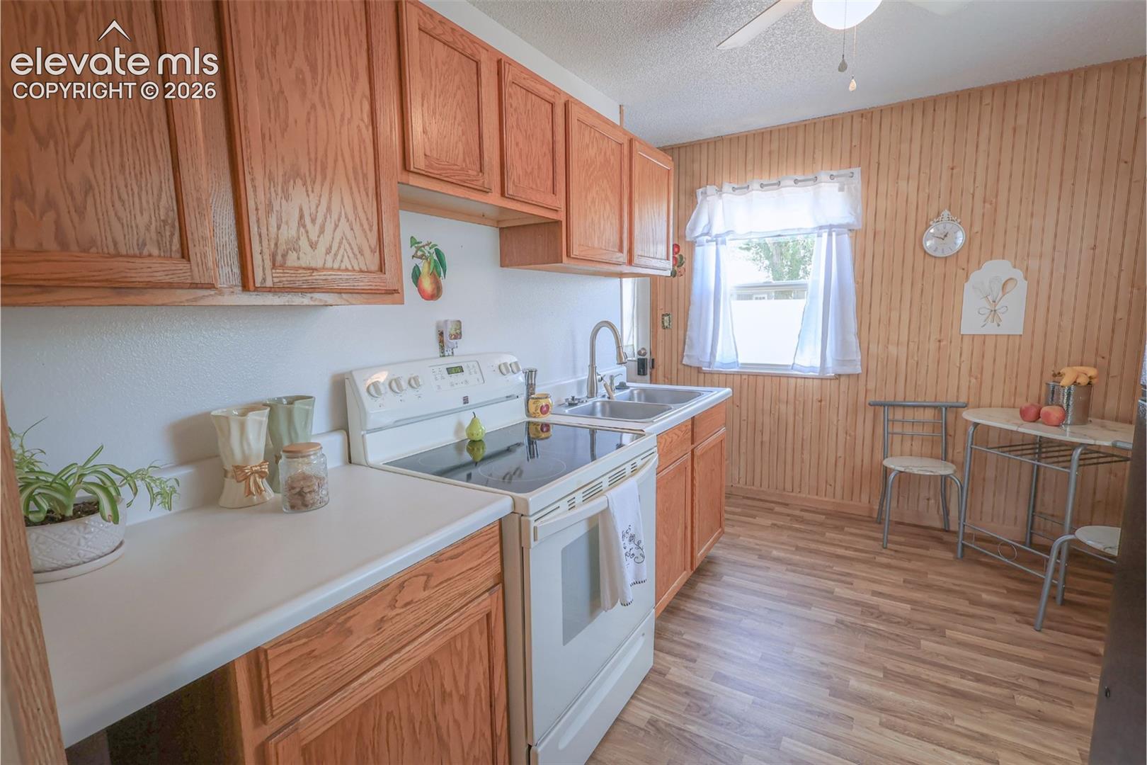 Photo 16 of 609 E Saint Elmo Avenue, Colorado Springs