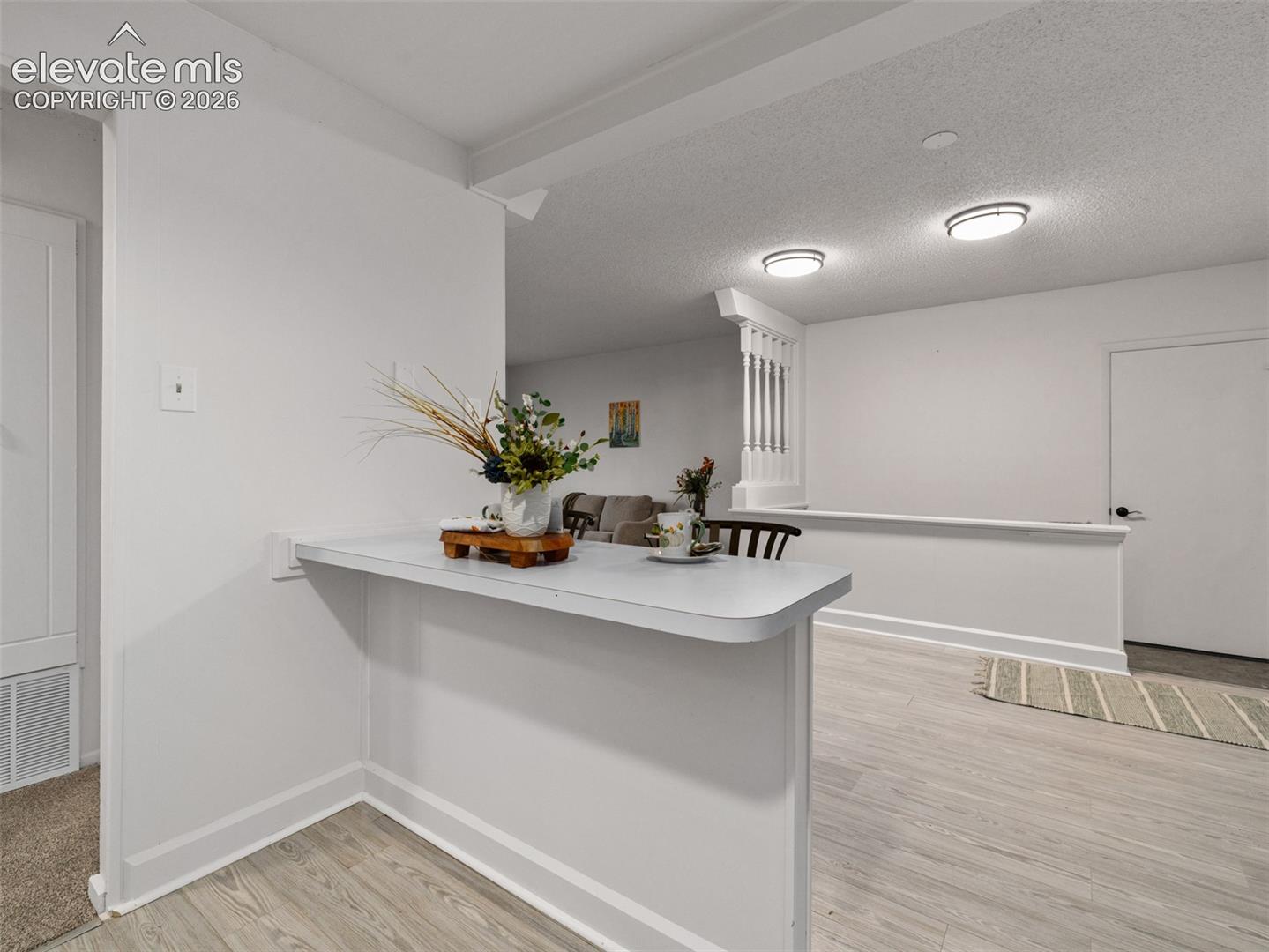 Built-in peninsula counter with a laminate surface