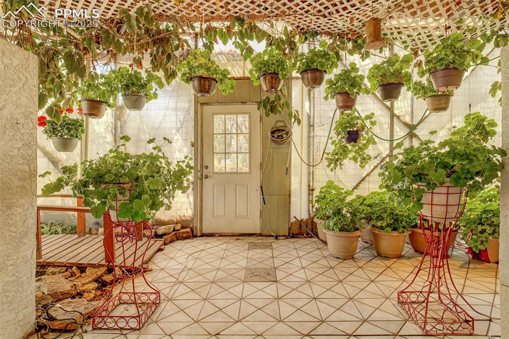 Secret Garden: Greenhouse