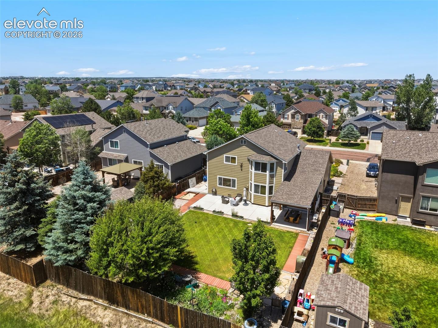 Large Fenced Yard & Covered Outdoor Living Area