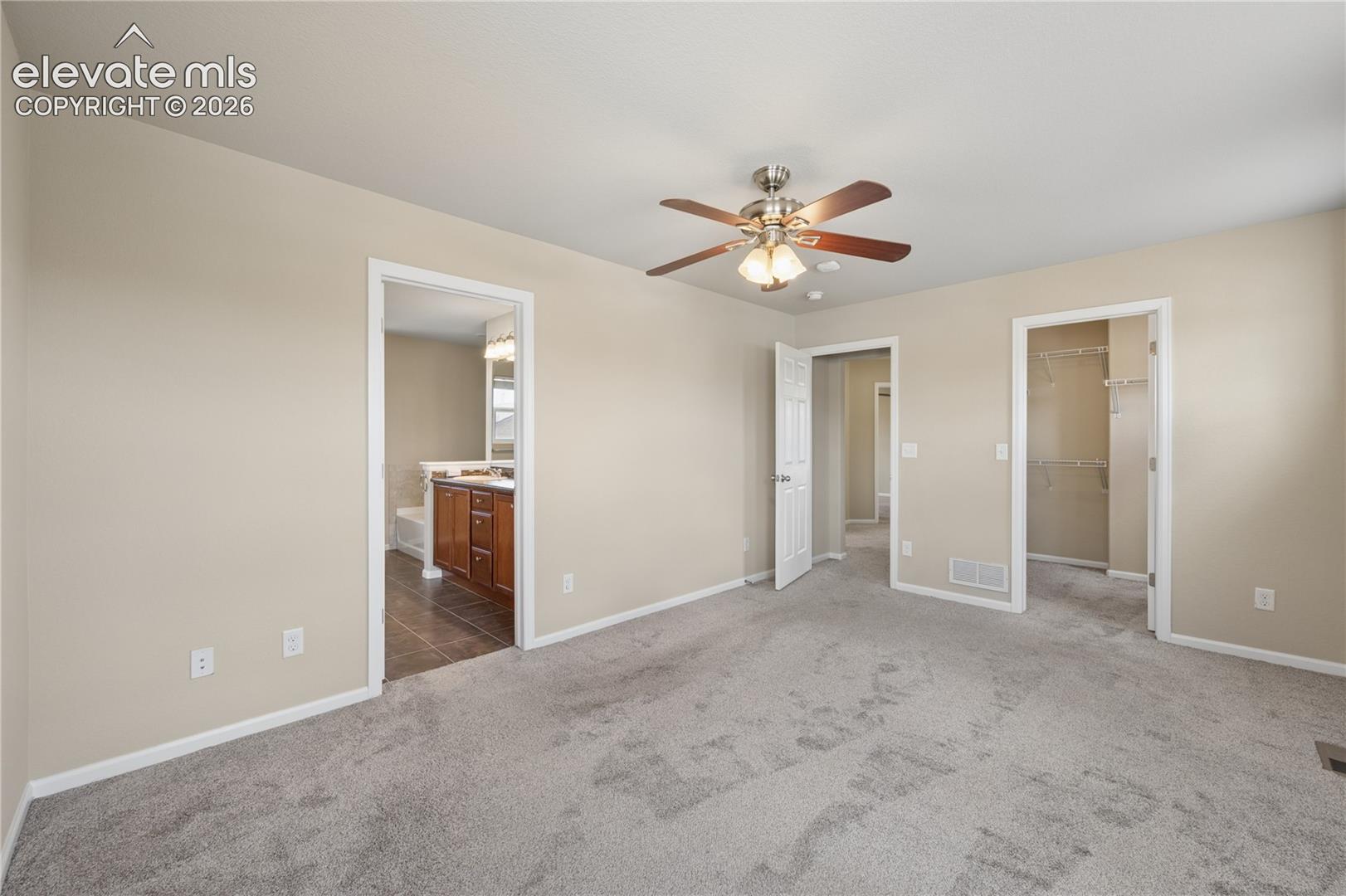 Primary bedroom, attached 5-piece bathroom, walk-in closet