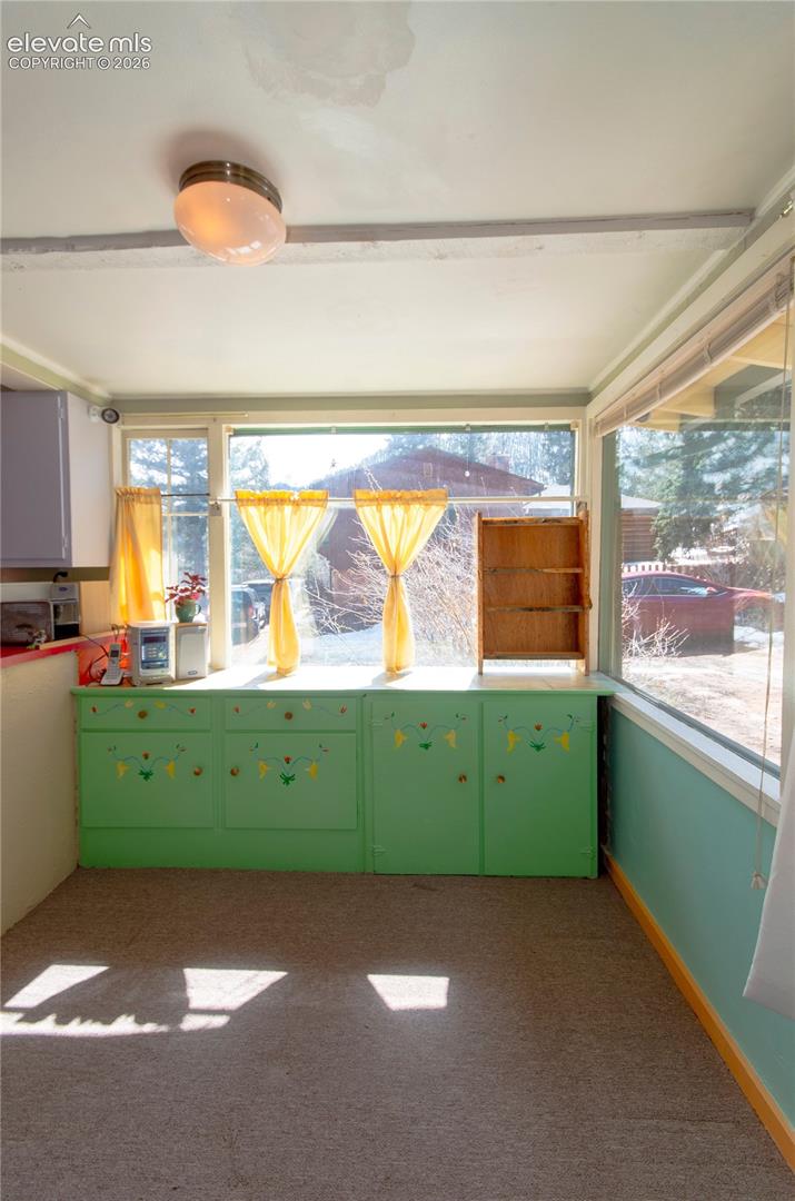 Kitchen dining