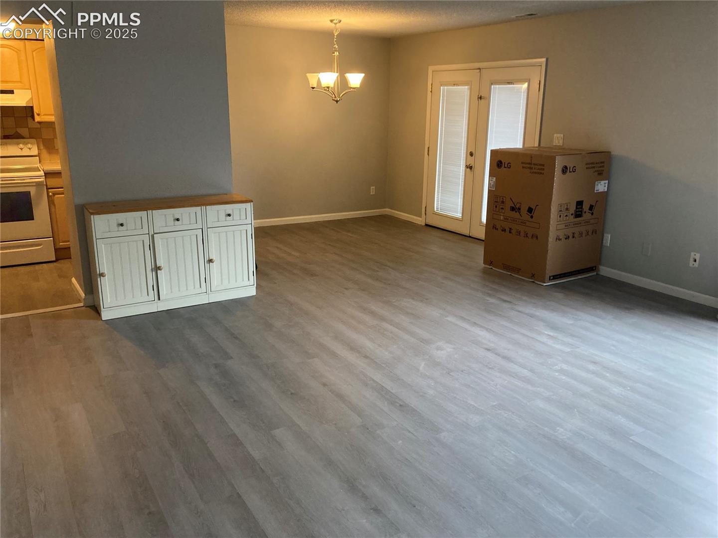 Living/Dining Area