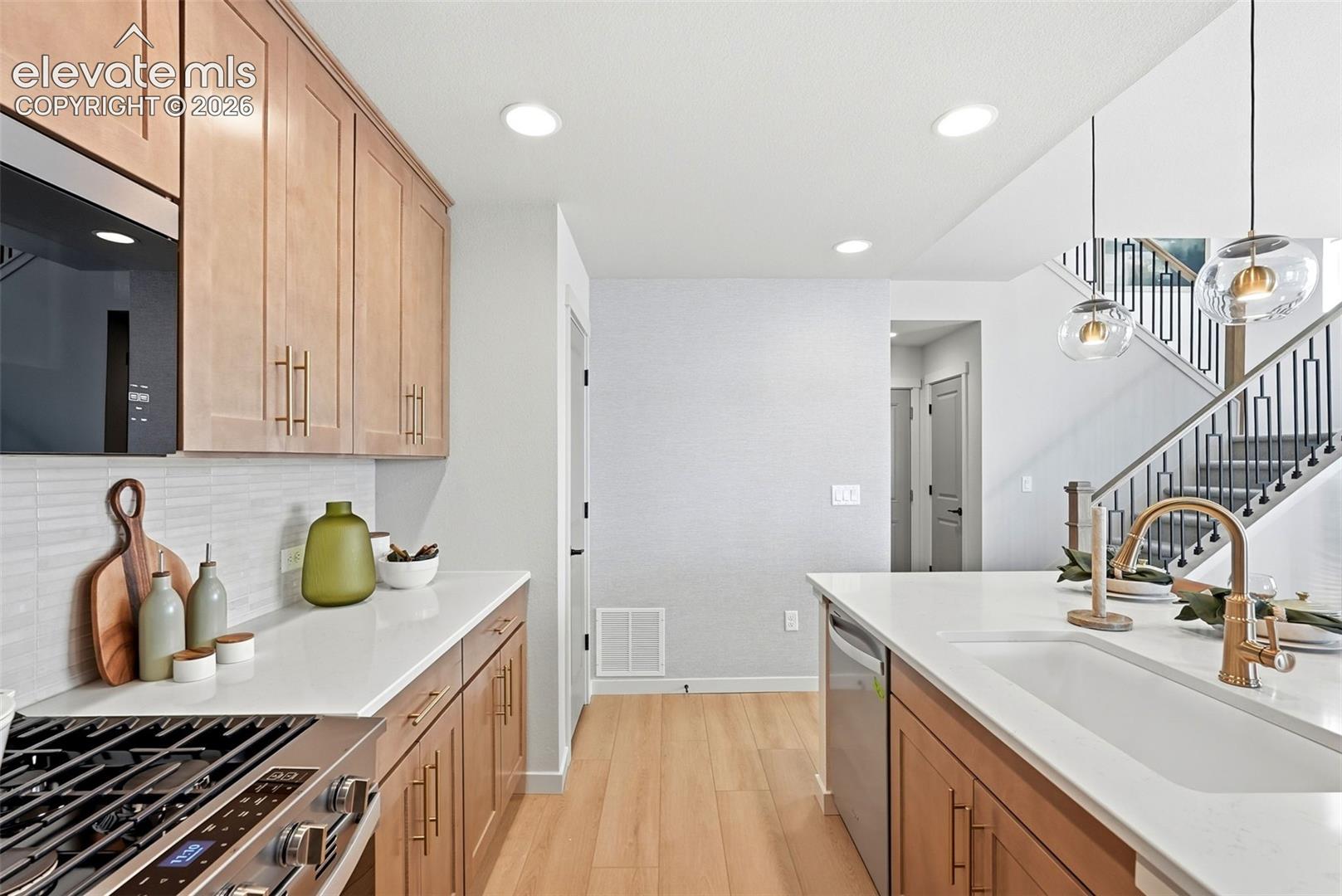 Photo 9 of 8711 Shorewood Drive, Colorado Springs