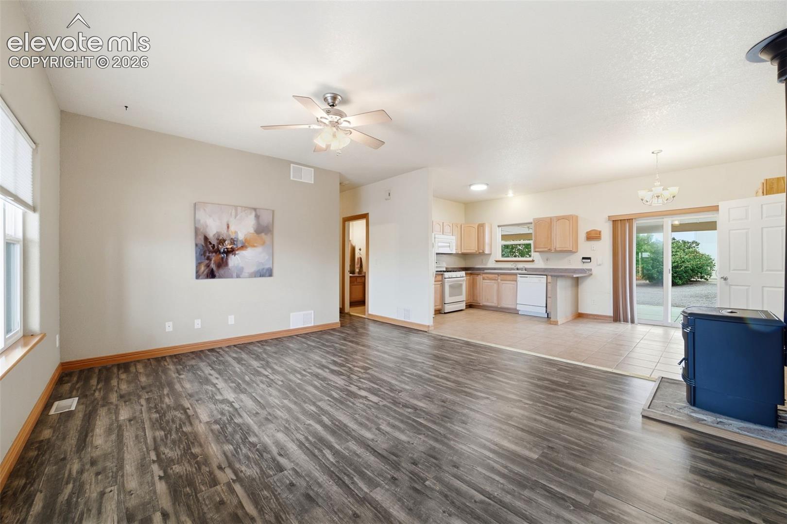 1008 E Kirkwood Dr, Pueblo, CO 81007
