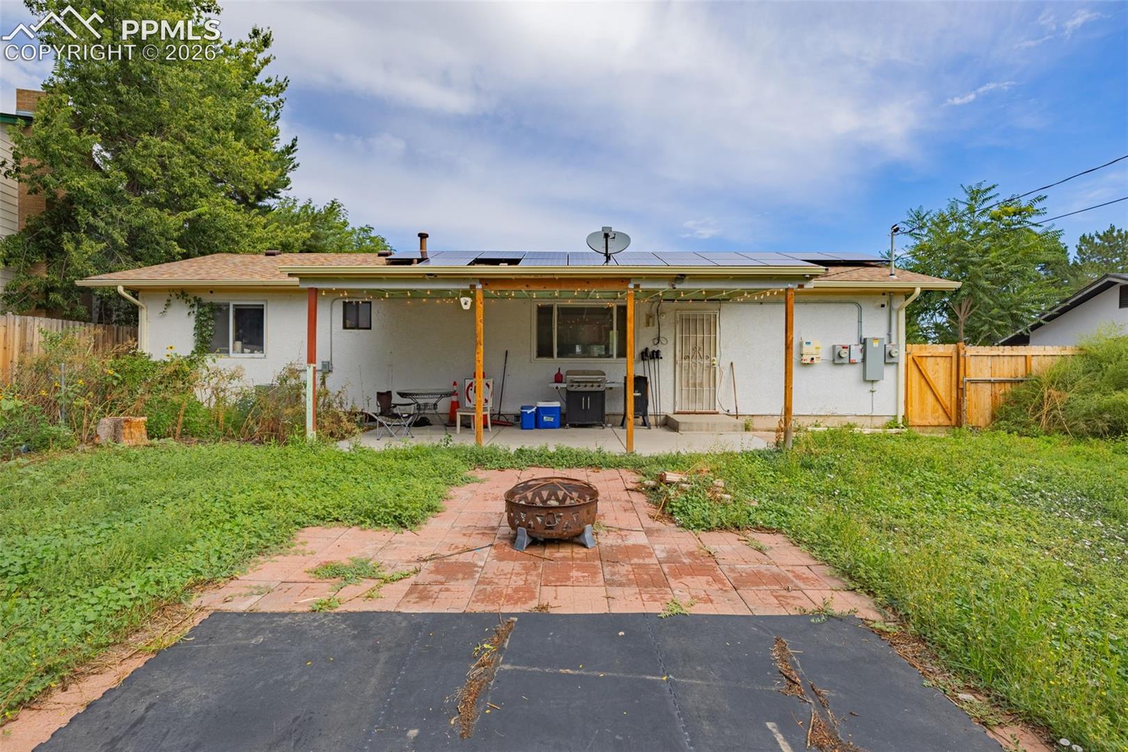 3940 Hollybrook Ln, Pueblo, CO 81005