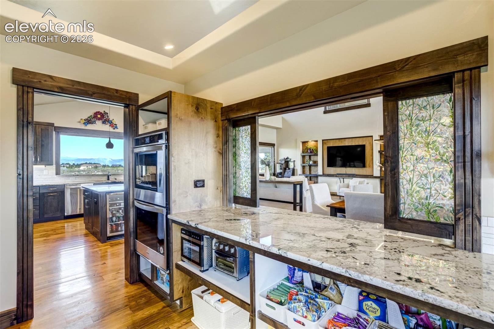 Butler's Pantry with pocket windows