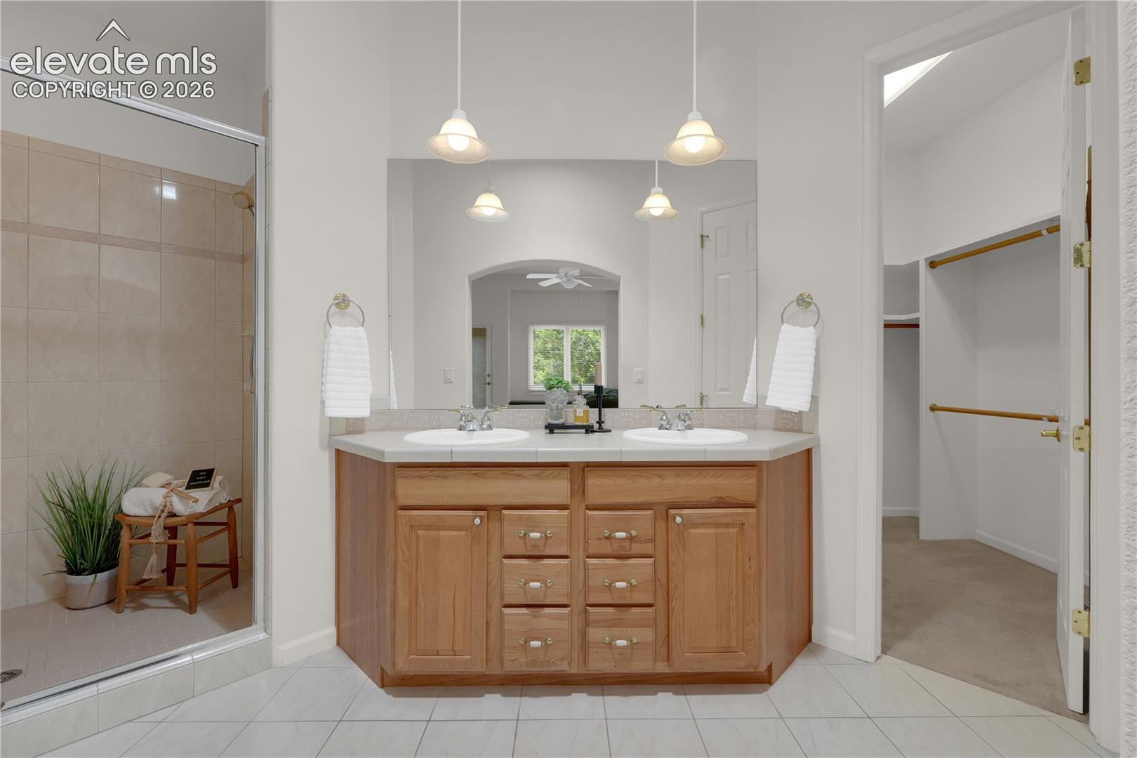 Primary en-suite bathroom with large walk-in closet