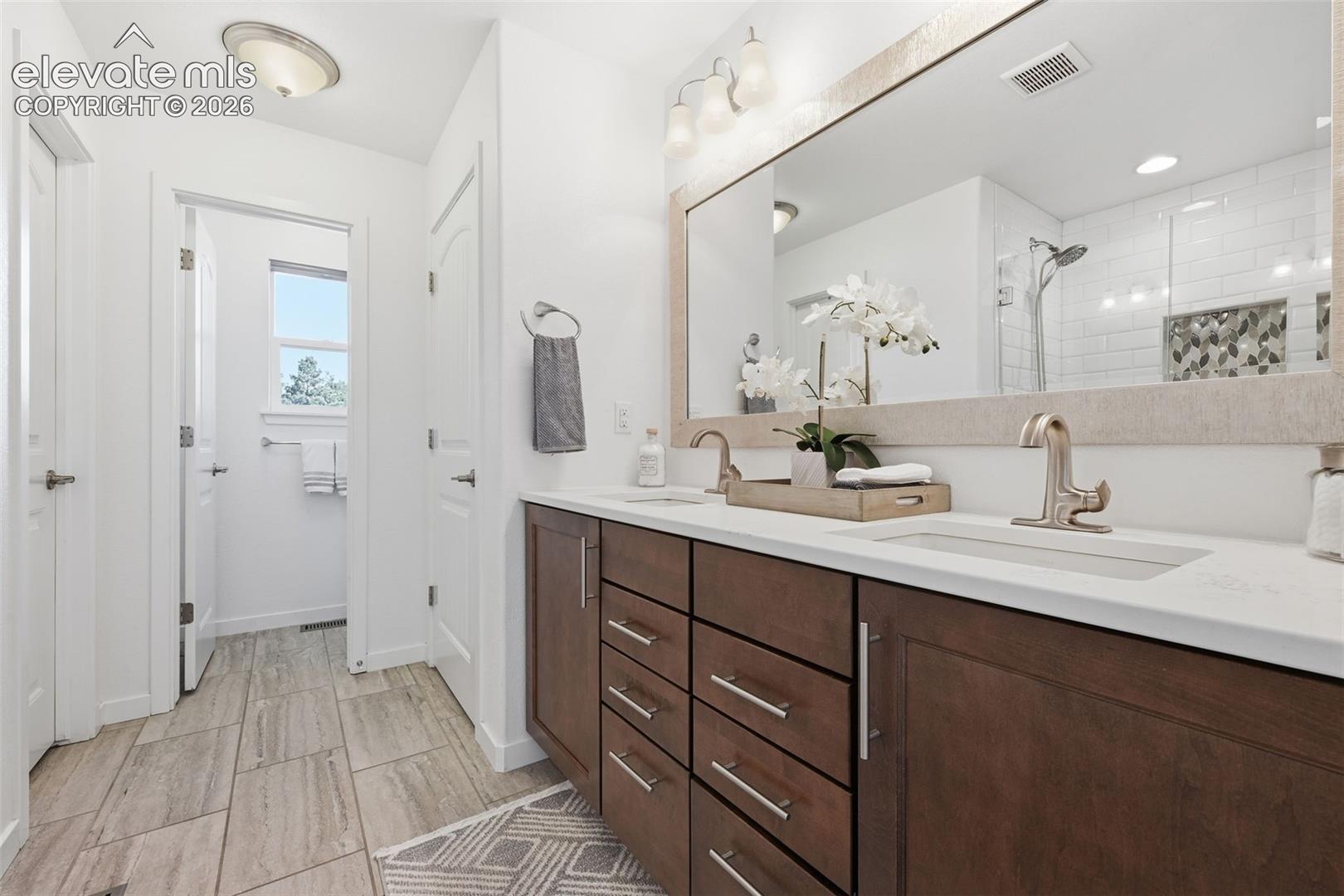 Upper Ensuite